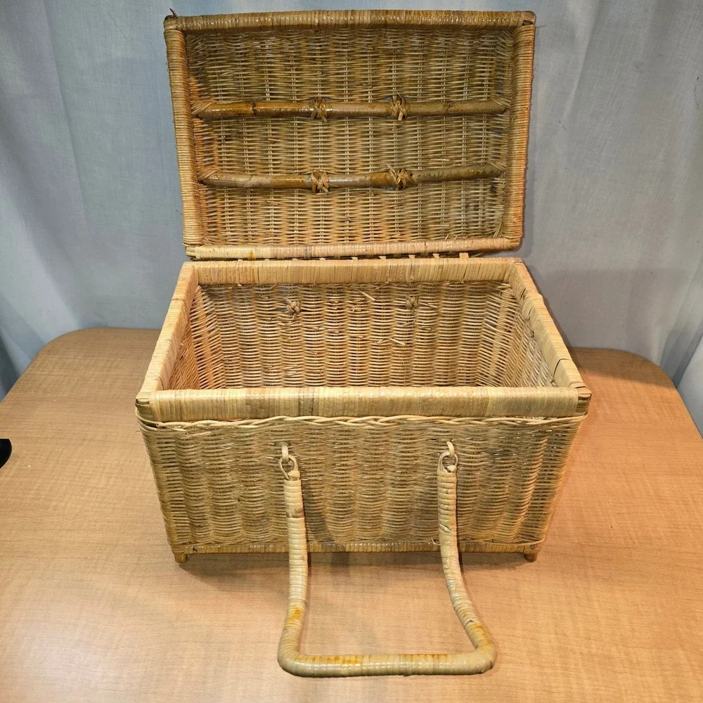 Vintage Large Handled Locking‎ Rectangular Wicker Picnic Storage Basket 12x10x8